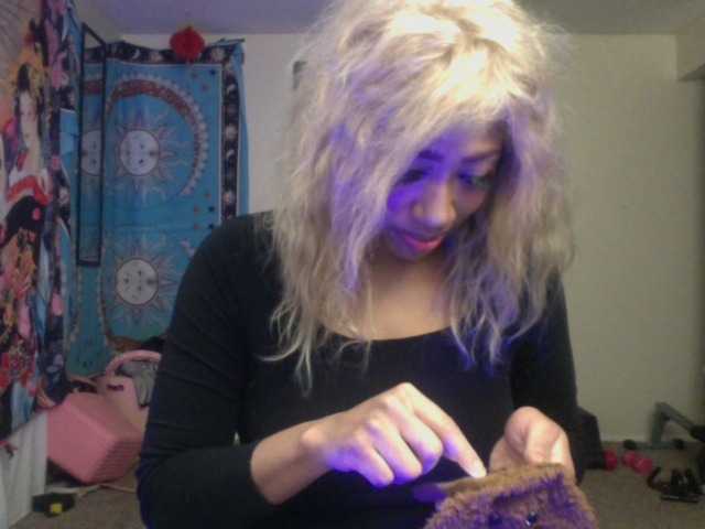 AdviceColumn's BongaCams show and profile