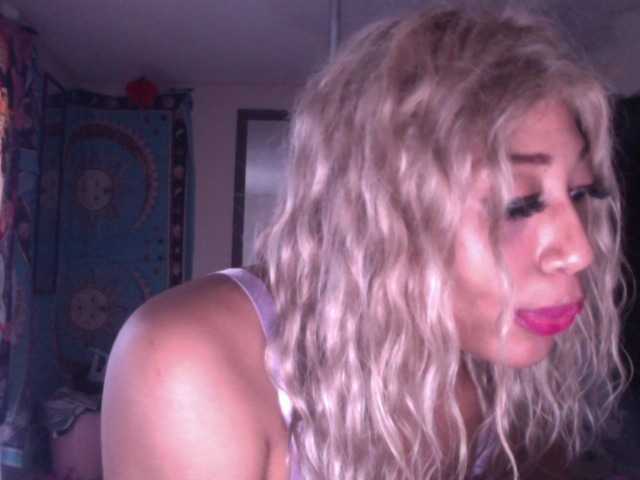 AdviceColumn's BongaCams show and profile