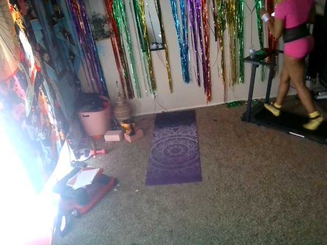 AdviceColumn's BongaCams show and profile