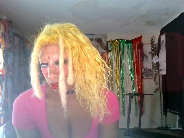 AdviceColumn's BongaCams show and profile