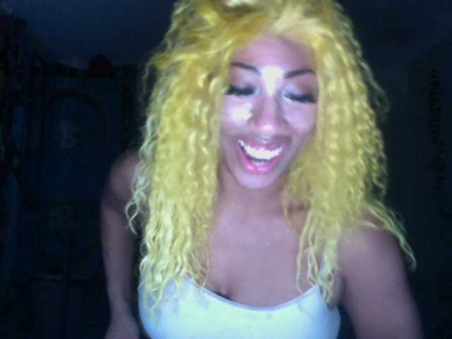 AdviceColumn's BongaCams show and profile