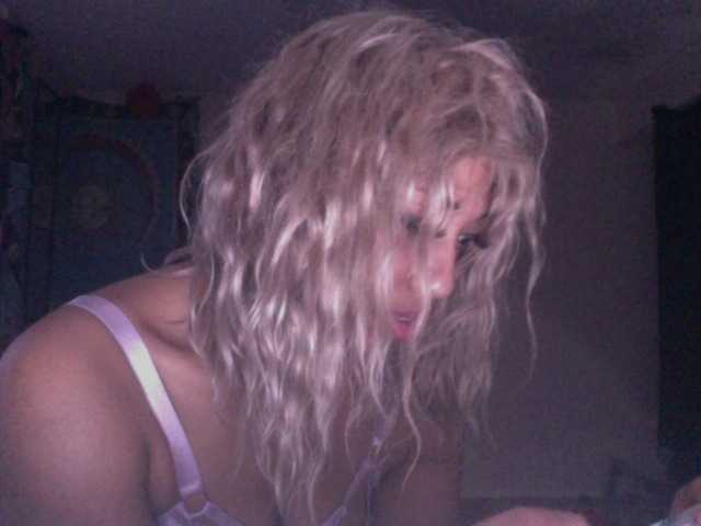 AdviceColumn's BongaCams show and profile