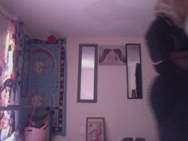 AdviceColumn's BongaCams show and profile