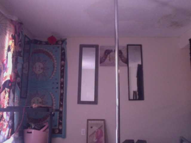 AdviceColumn's BongaCams show and profile