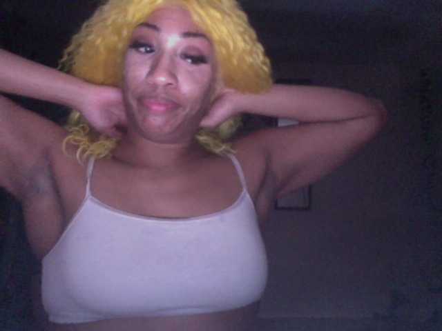 AdviceColumn's BongaCams show and profile