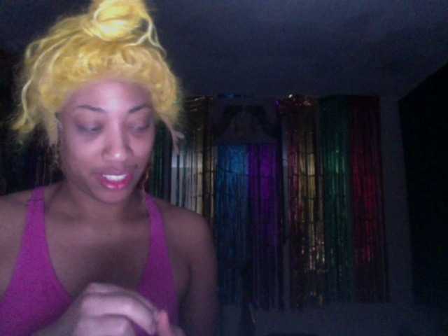 AdviceColumn's BongaCams show and profile