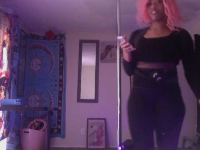 AdviceColumn's BongaCams show and profile