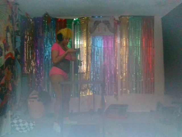 AdviceColumn's BongaCams show and profile