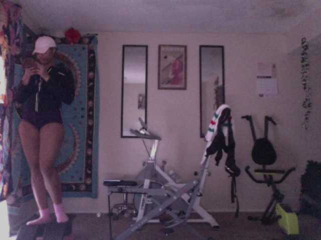 AdviceColumn webcam bongacams model stream image