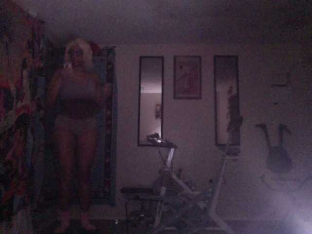 AdviceColumn's BongaCams show and profile