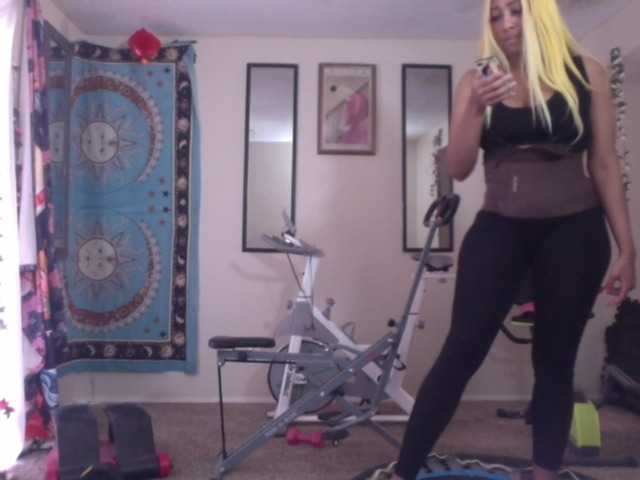 AdviceColumn's BongaCams show and profile