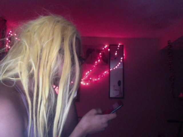 AdviceColumn's BongaCams show and profile