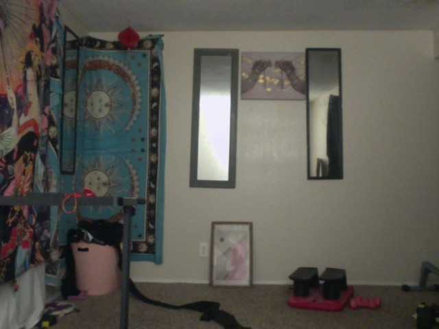 AdviceColumn's BongaCams show and profile