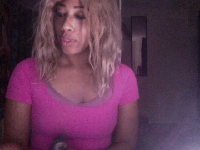 AdviceColumn's BongaCams show and profile