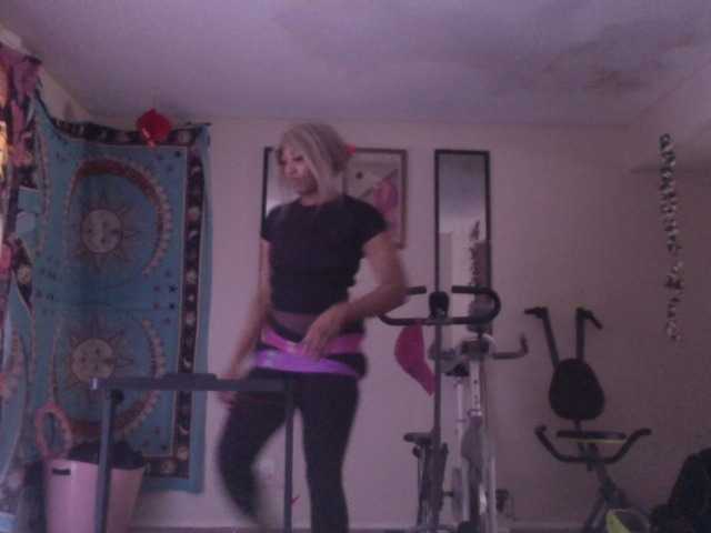 AdviceColumn's BongaCams show and profile