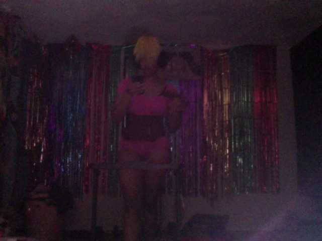 AdviceColumn's BongaCams show and profile