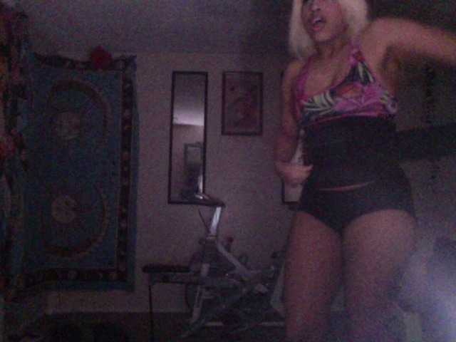 AdviceColumn's BongaCams show and profile