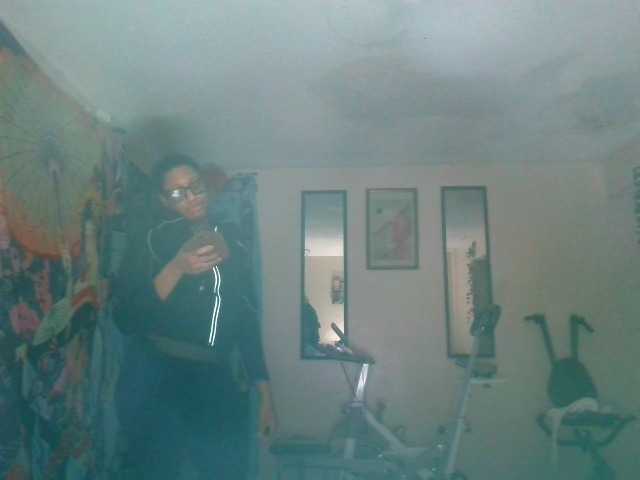 AdviceColumn's BongaCams show and profile