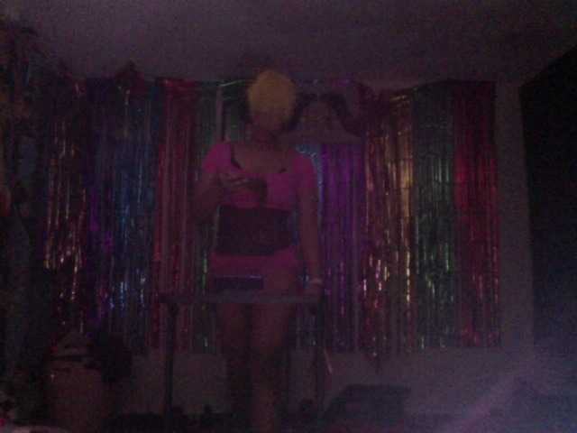 AdviceColumn's BongaCams show and profile