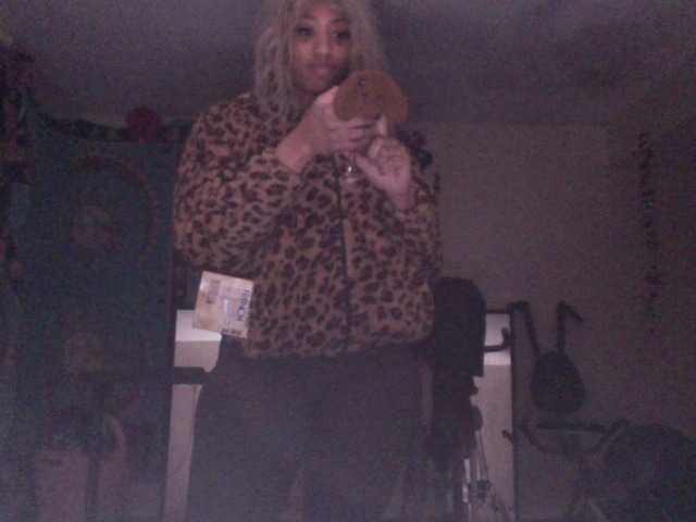 AdviceColumn's BongaCams show and profile