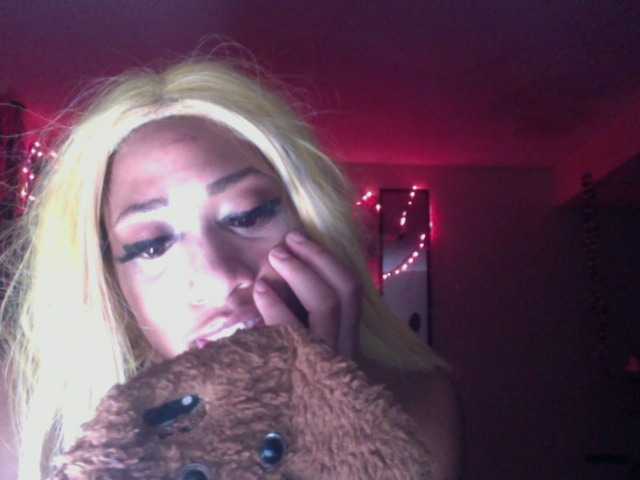 AdviceColumn's BongaCams show and profile