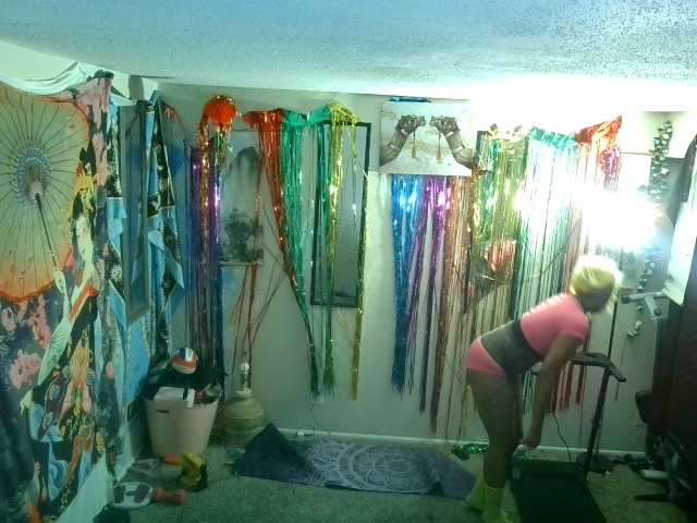 AdviceColumn's BongaCams show and profile