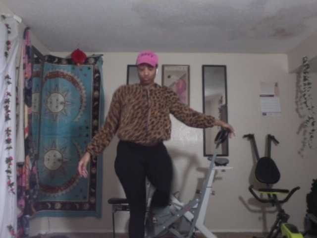 AdviceColumn's BongaCams show and profile