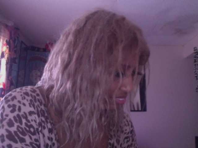 AdviceColumn's BongaCams show and profile