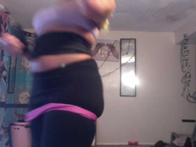 AdviceColumn's BongaCams show and profile