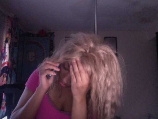 AdviceColumn's BongaCams show and profile