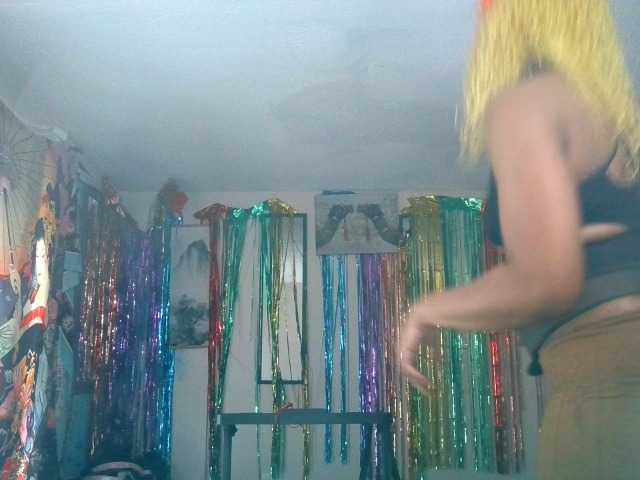 AdviceColumn's BongaCams show and profile