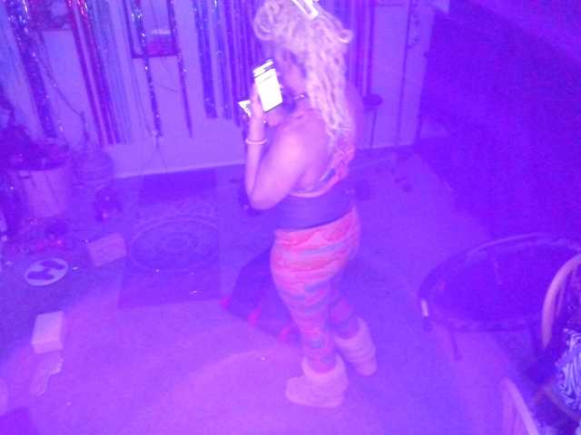 AdviceColumn's BongaCams show and profile