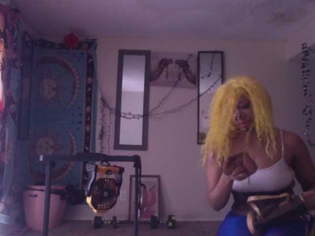 AdviceColumn's BongaCams show and profile