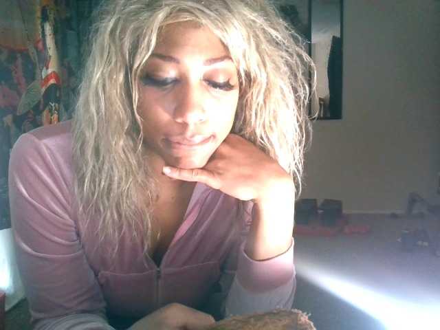 AdviceColumn's BongaCams show and profile