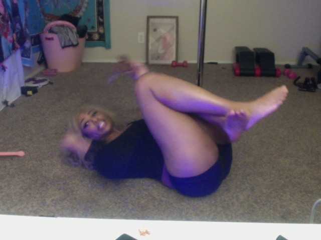 AdviceColumn's BongaCams show and profile