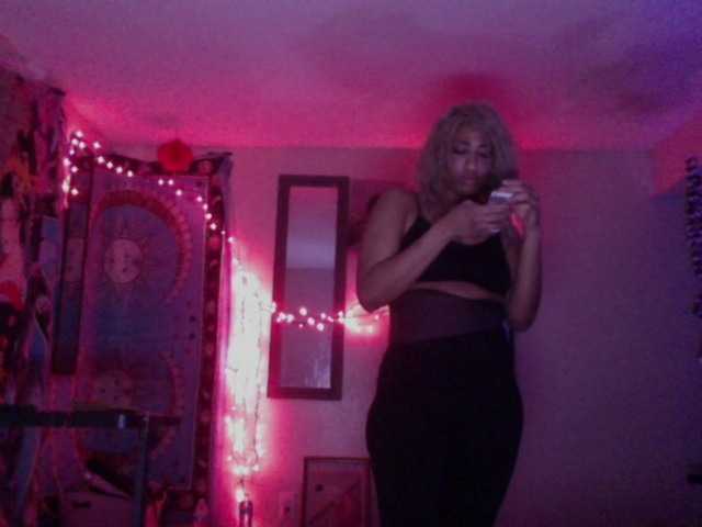 AdviceColumn's BongaCams show and profile