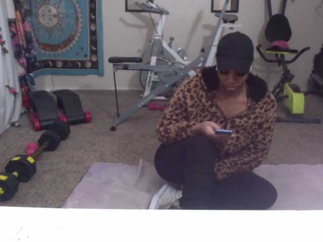 AdviceColumn's BongaCams show and profile