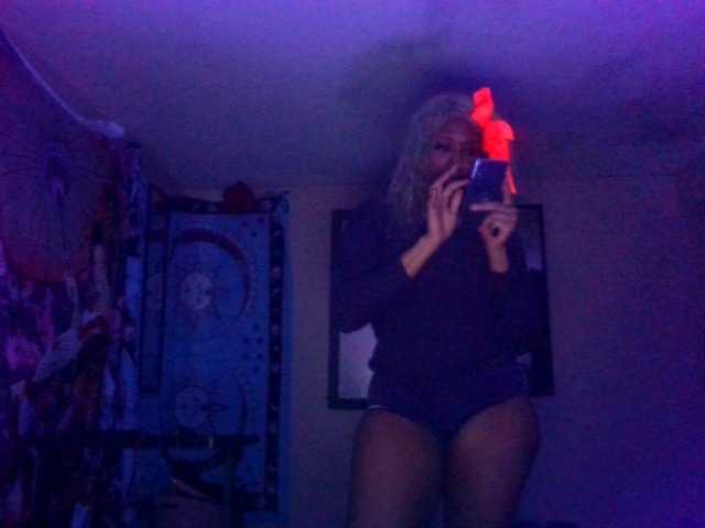 AdviceColumn's BongaCams show and profile