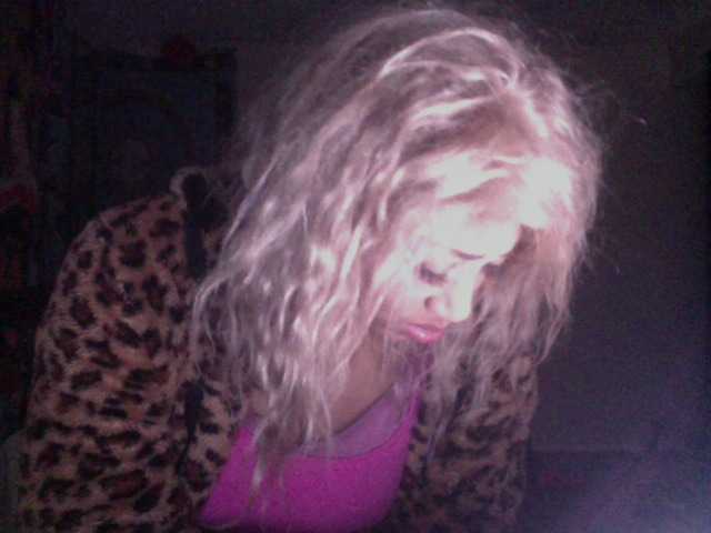 AdviceColumn's BongaCams show and profile