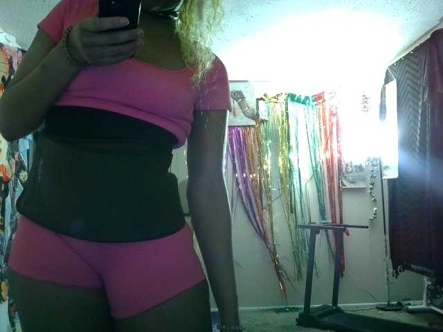 AdviceColumn's BongaCams show and profile