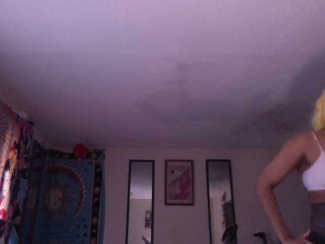 AdviceColumn's BongaCams show and profile