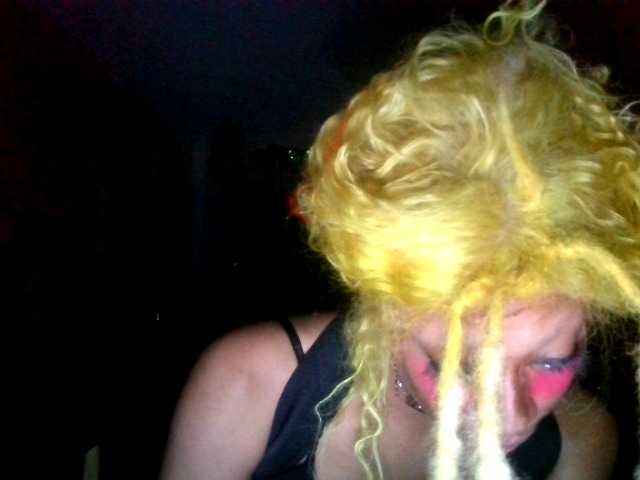 AdviceColumn's BongaCams show and profile