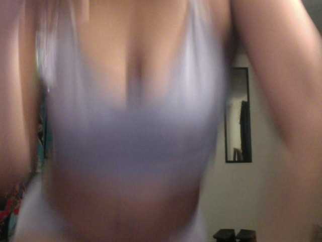 AdviceColumn's BongaCams show and profile