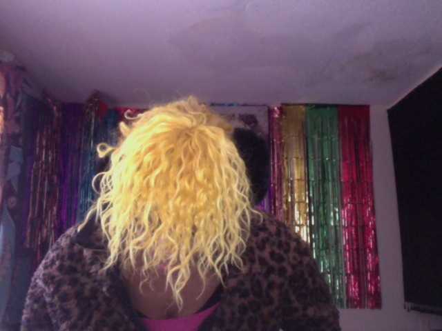 AdviceColumn's BongaCams show and profile