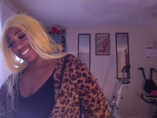 AdviceColumn's BongaCams show and profile