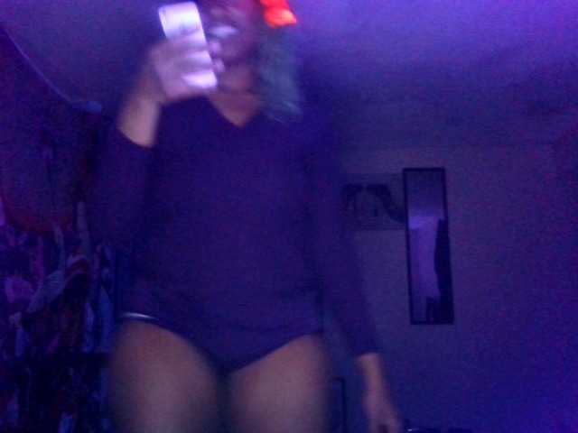 AdviceColumn's BongaCams show and profile