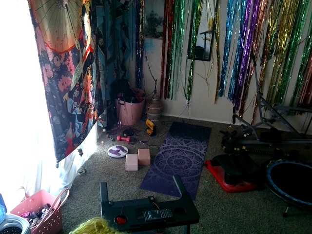 AdviceColumn's BongaCams show and profile