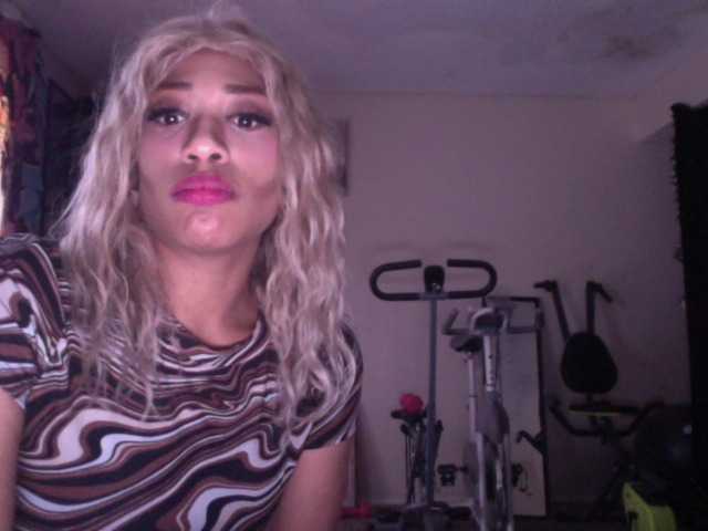 AdviceColumn's BongaCams show and profile