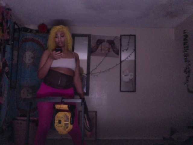 AdviceColumn's BongaCams show and profile