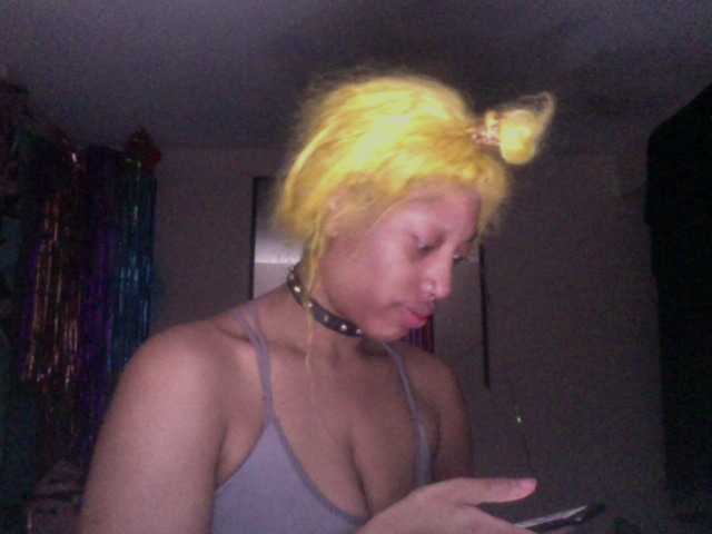 AdviceColumn's BongaCams show and profile